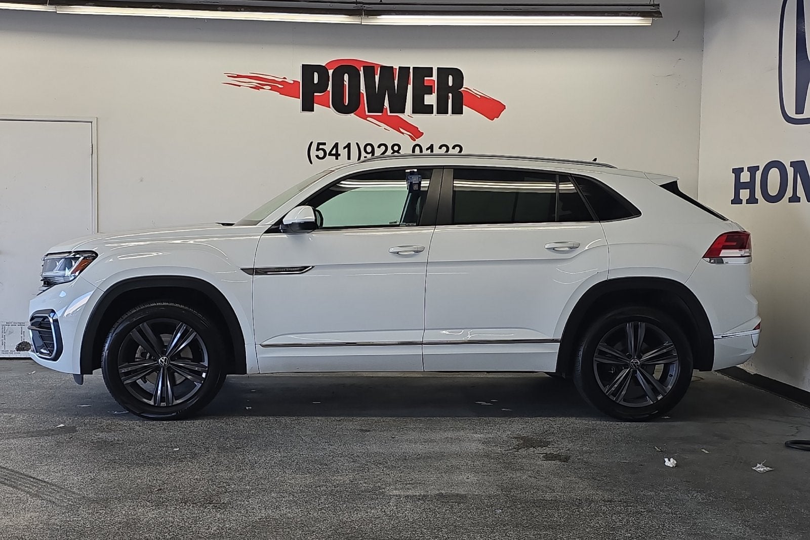 2020 Volkswagen Atlas Cross Sport 3.6L V6 SE w/Technology R-Line 4Motion