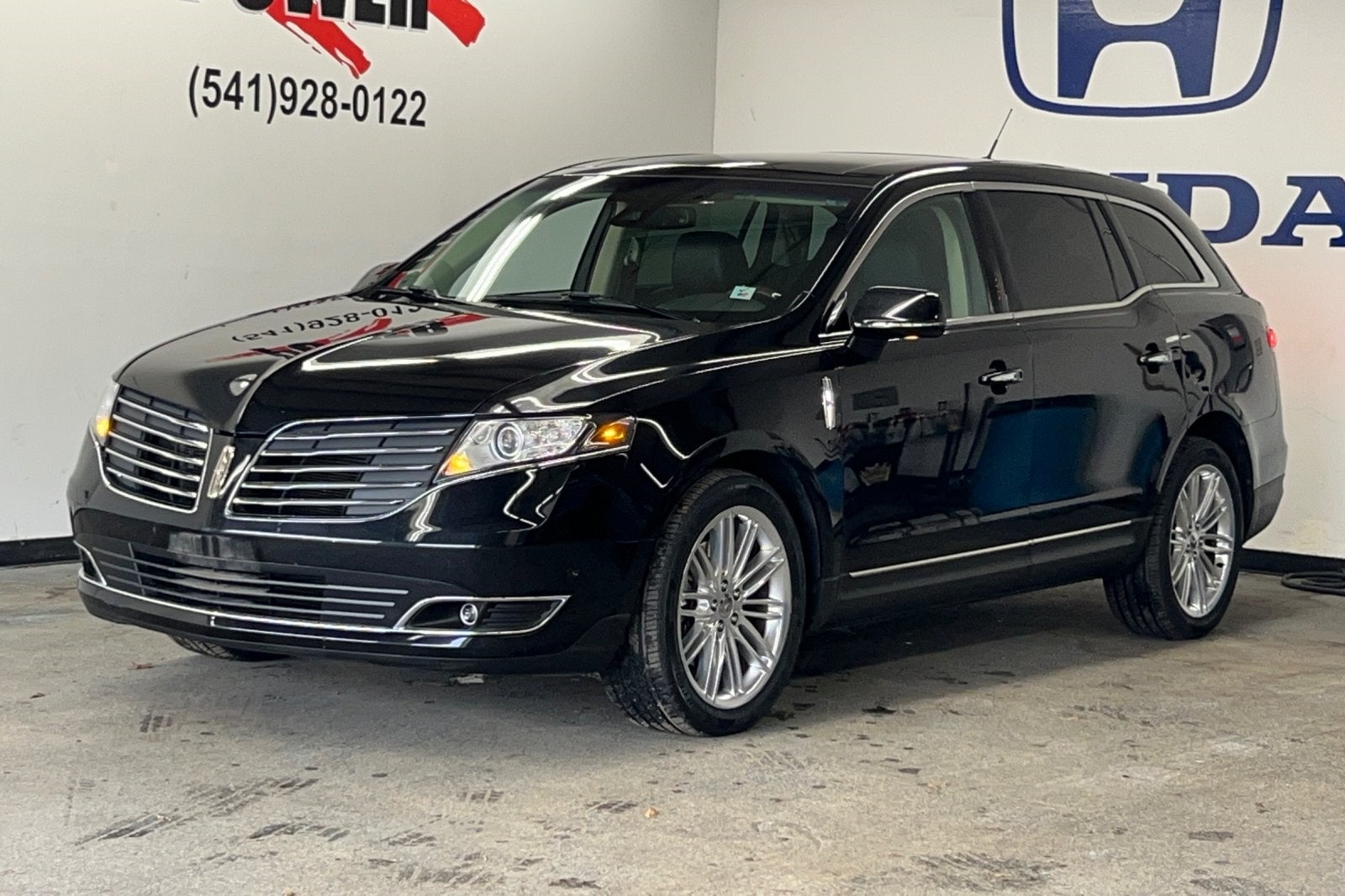 2019 Lincoln MKT Standard