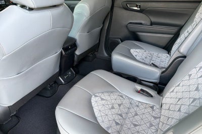 2022 Toyota Highlander Hybrid Bronze Edition