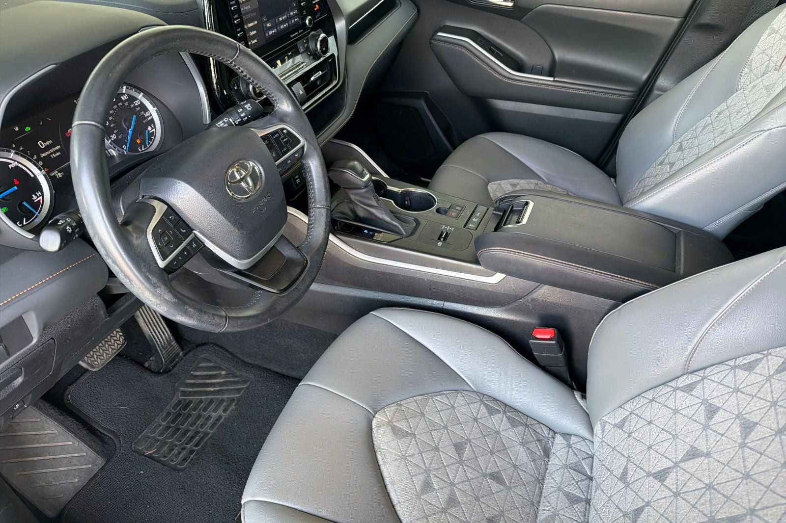 2022 Toyota Highlander Hybrid Bronze Edition
