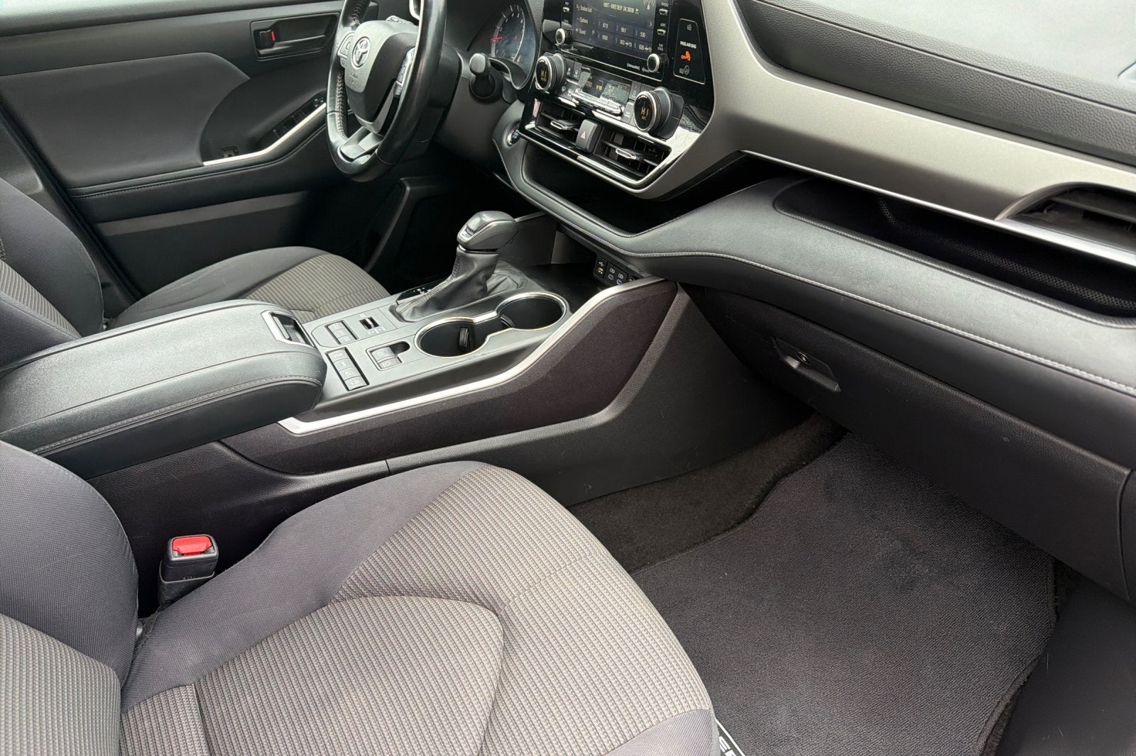 2022 Toyota Highlander LE