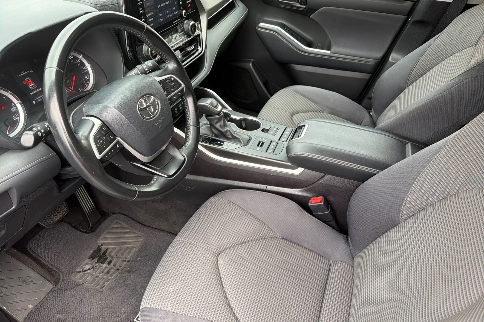 2022 Toyota Highlander LE