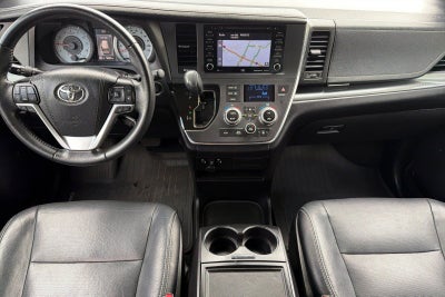 2019 Toyota Sienna SE 8 Passenger
