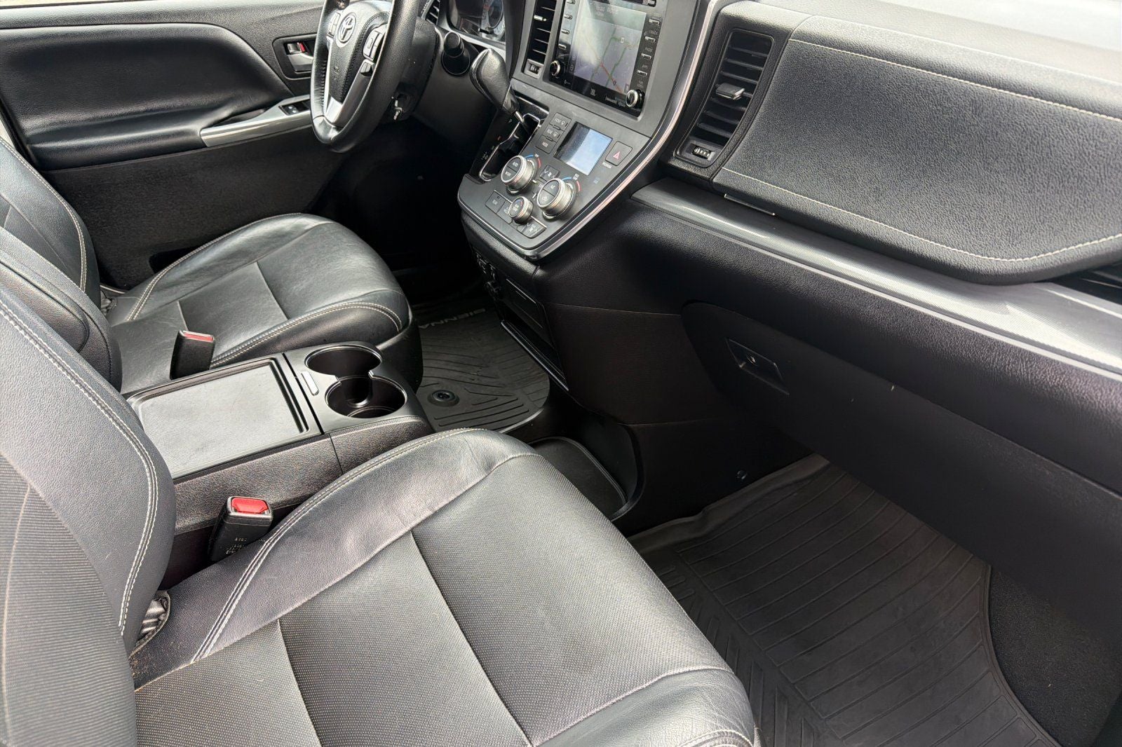 2019 Toyota Sienna SE 8 Passenger
