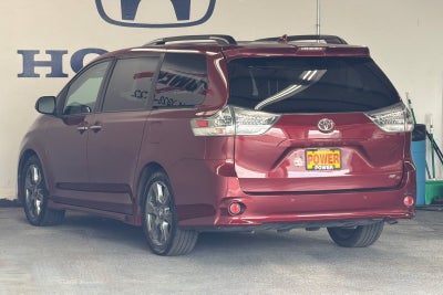 2019 Toyota Sienna SE 8 Passenger