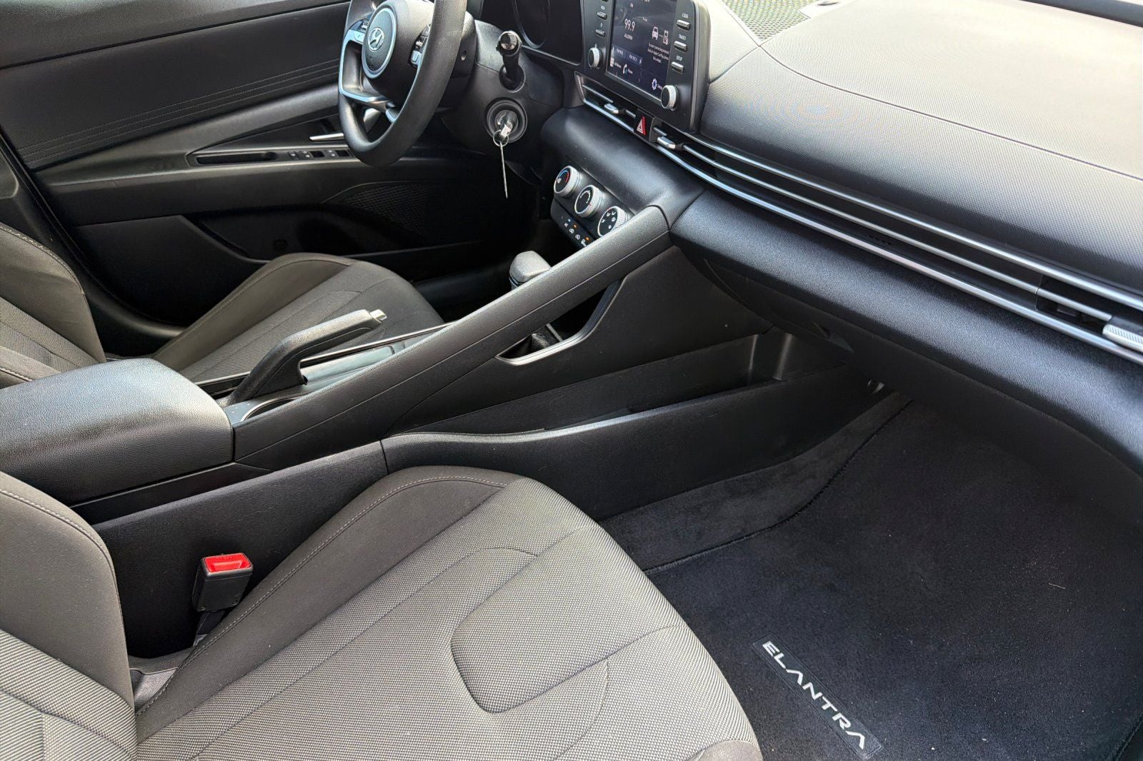 2022 Hyundai Elantra SE