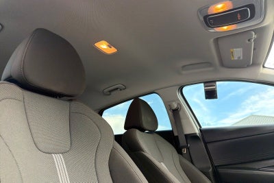 2022 Hyundai Elantra SE