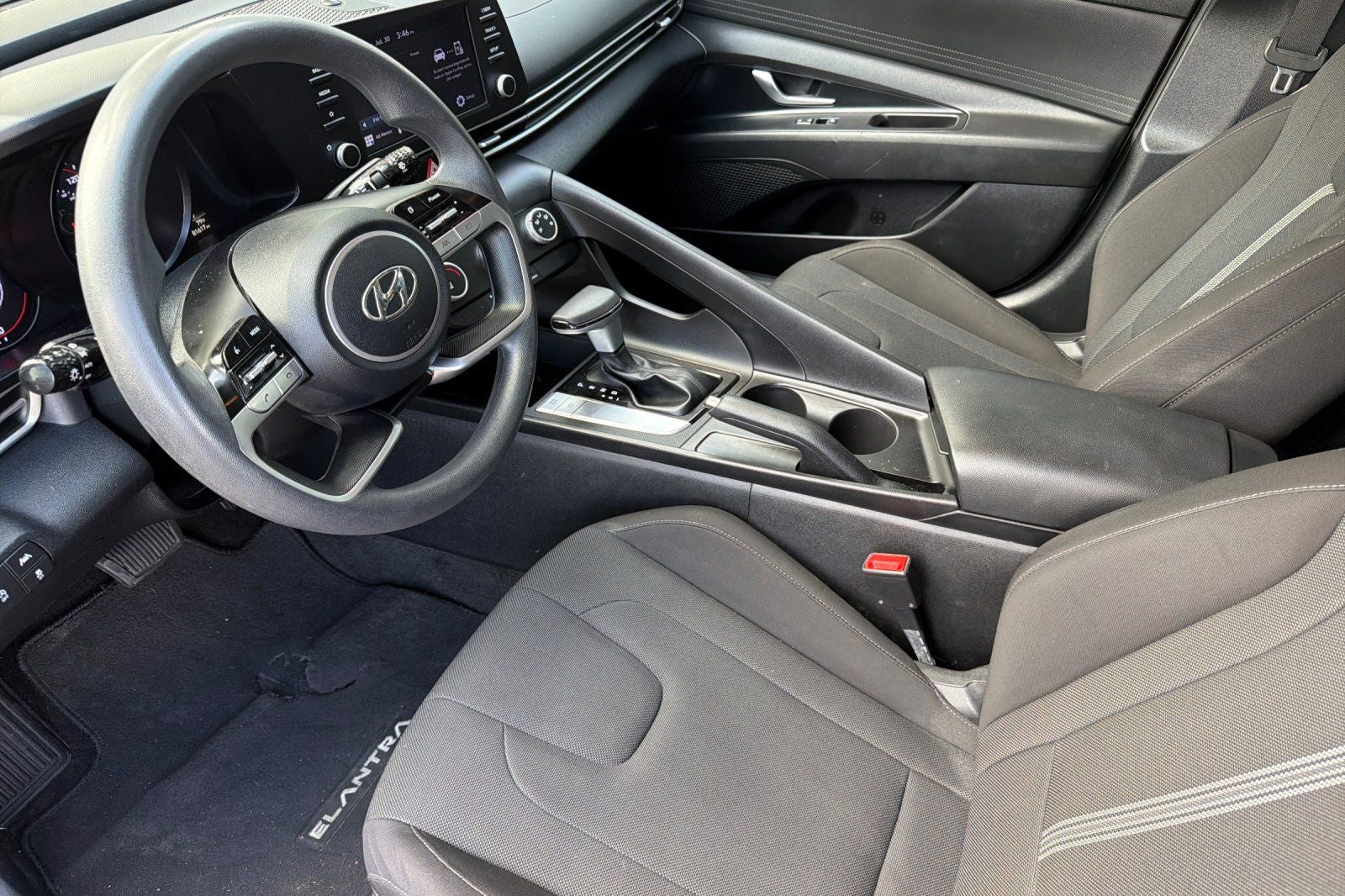 2022 Hyundai Elantra SE