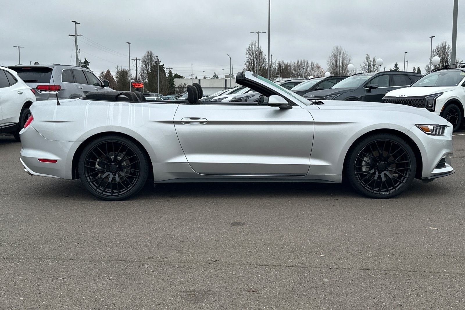2017 Ford Mustang V6