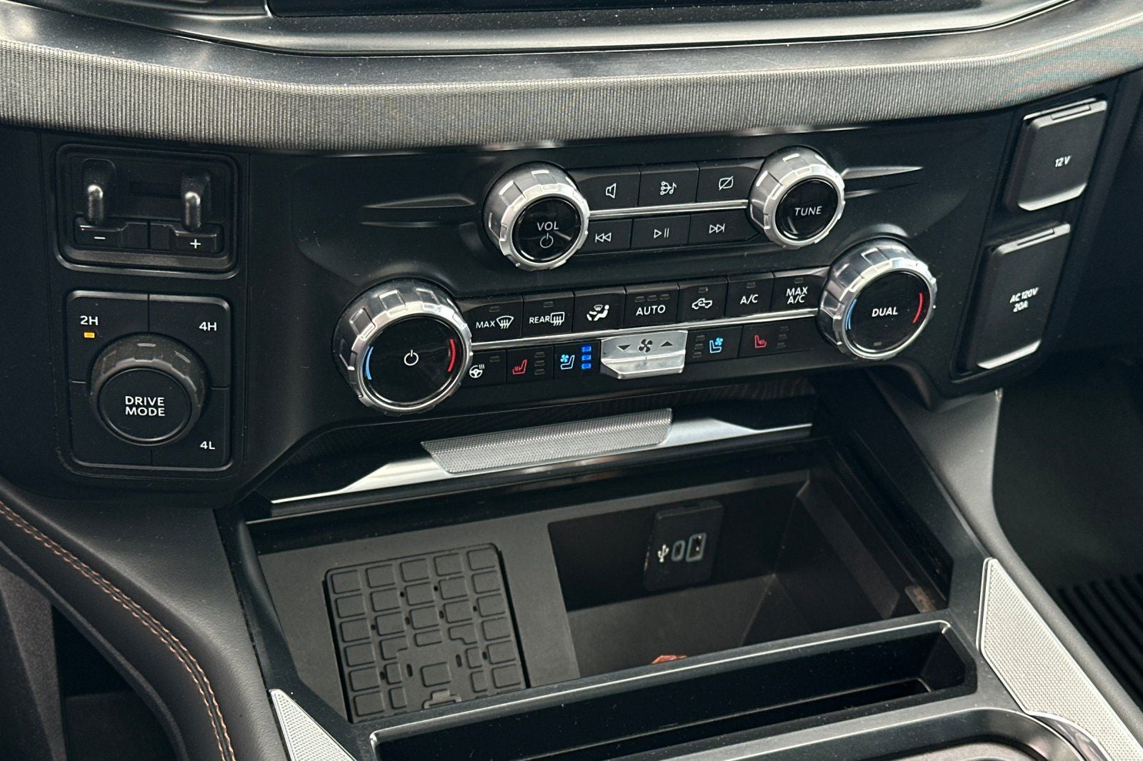 2023 Ford F-450SD Platinum
