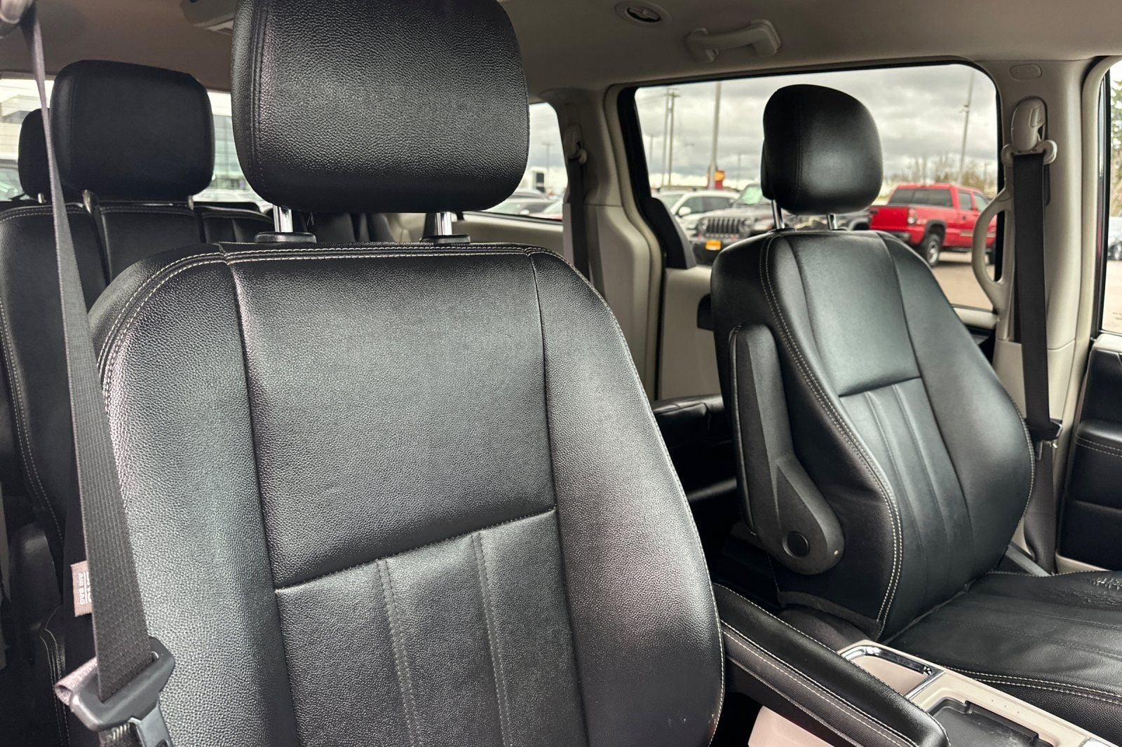 2016 Chrysler Town & Country Touring