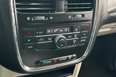 2016 Chrysler Town & Country Touring