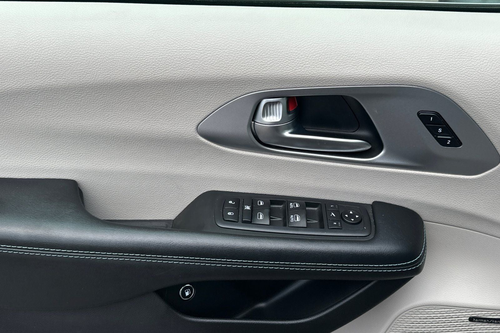 2019 Chrysler Pacifica Hybrid Limited