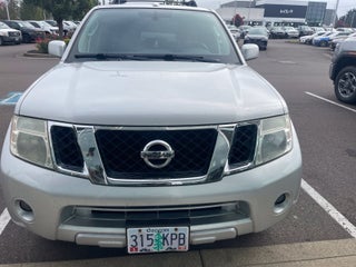 2011 Nissan Pathfinder LE