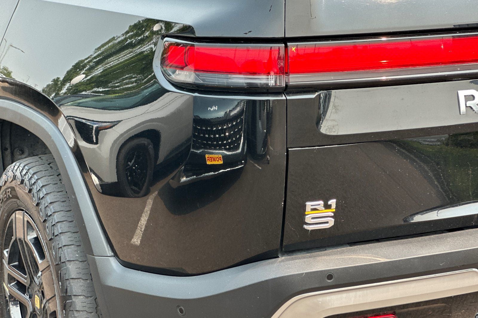 2023 Rivian R1S Adventure