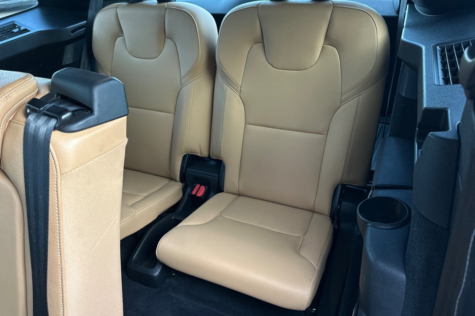 2017 Volvo XC90 T6 Momentum