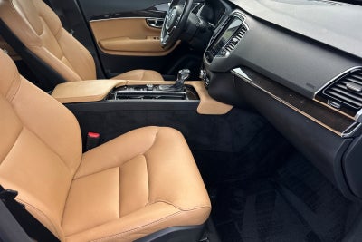 2017 Volvo XC90 T6 Momentum