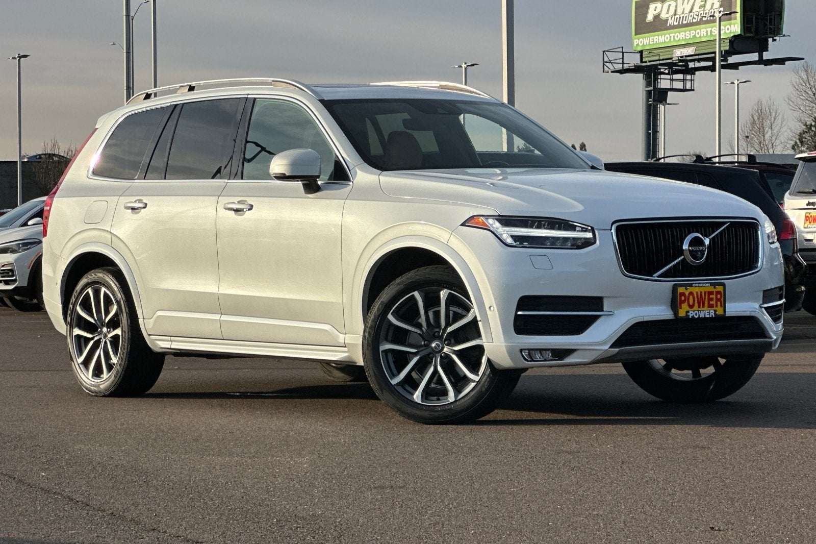 2017 Volvo XC90 T6 Momentum