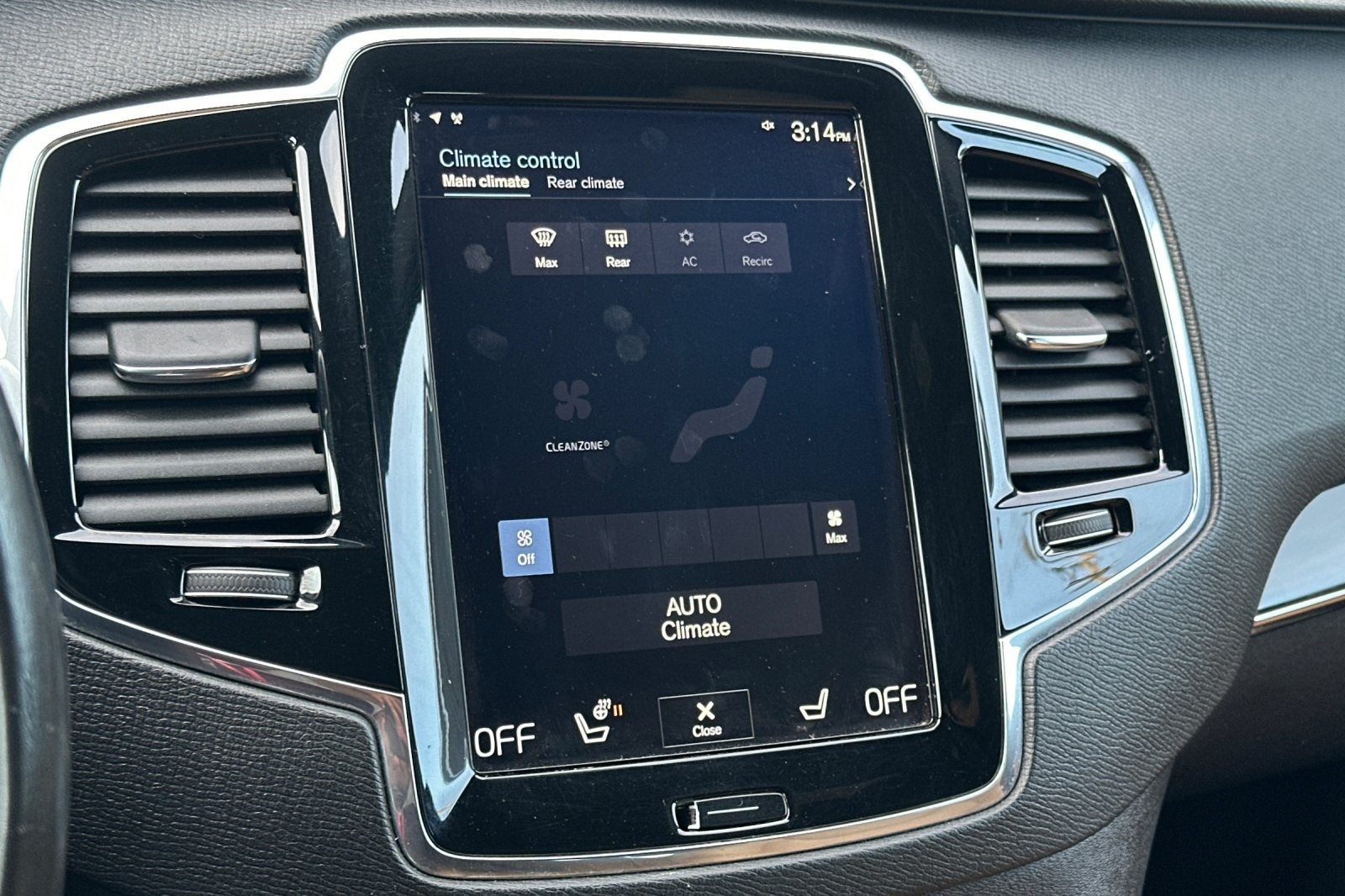 2017 Volvo XC90 T6 Momentum