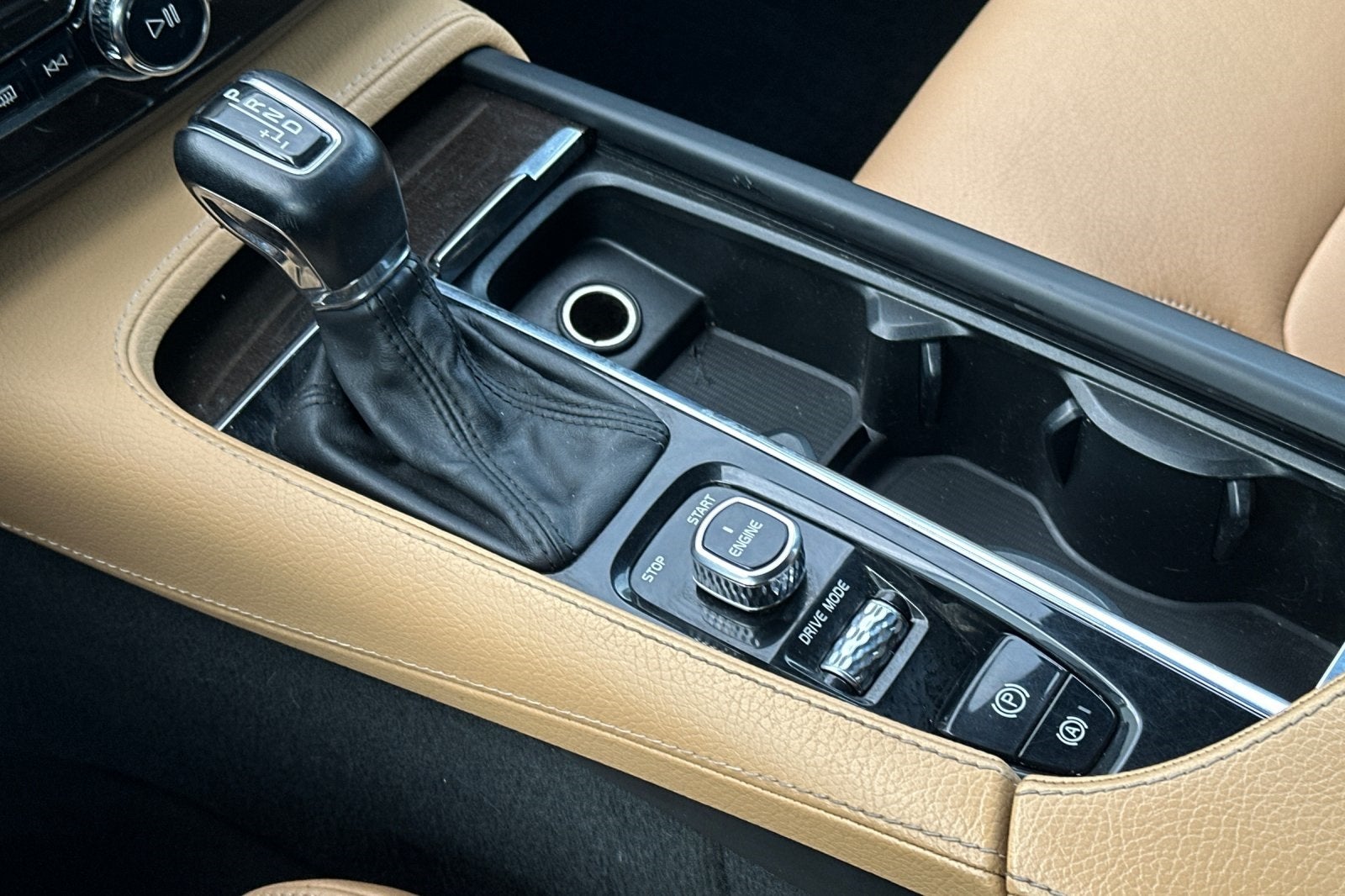 2017 Volvo XC90 T6 Momentum