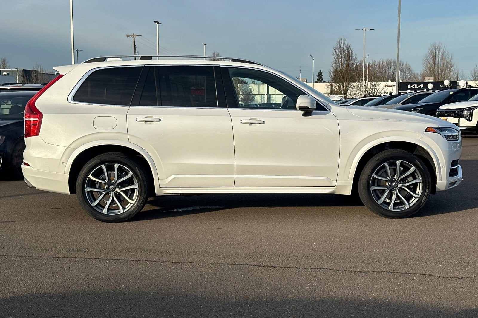 2017 Volvo XC90 T6 Momentum