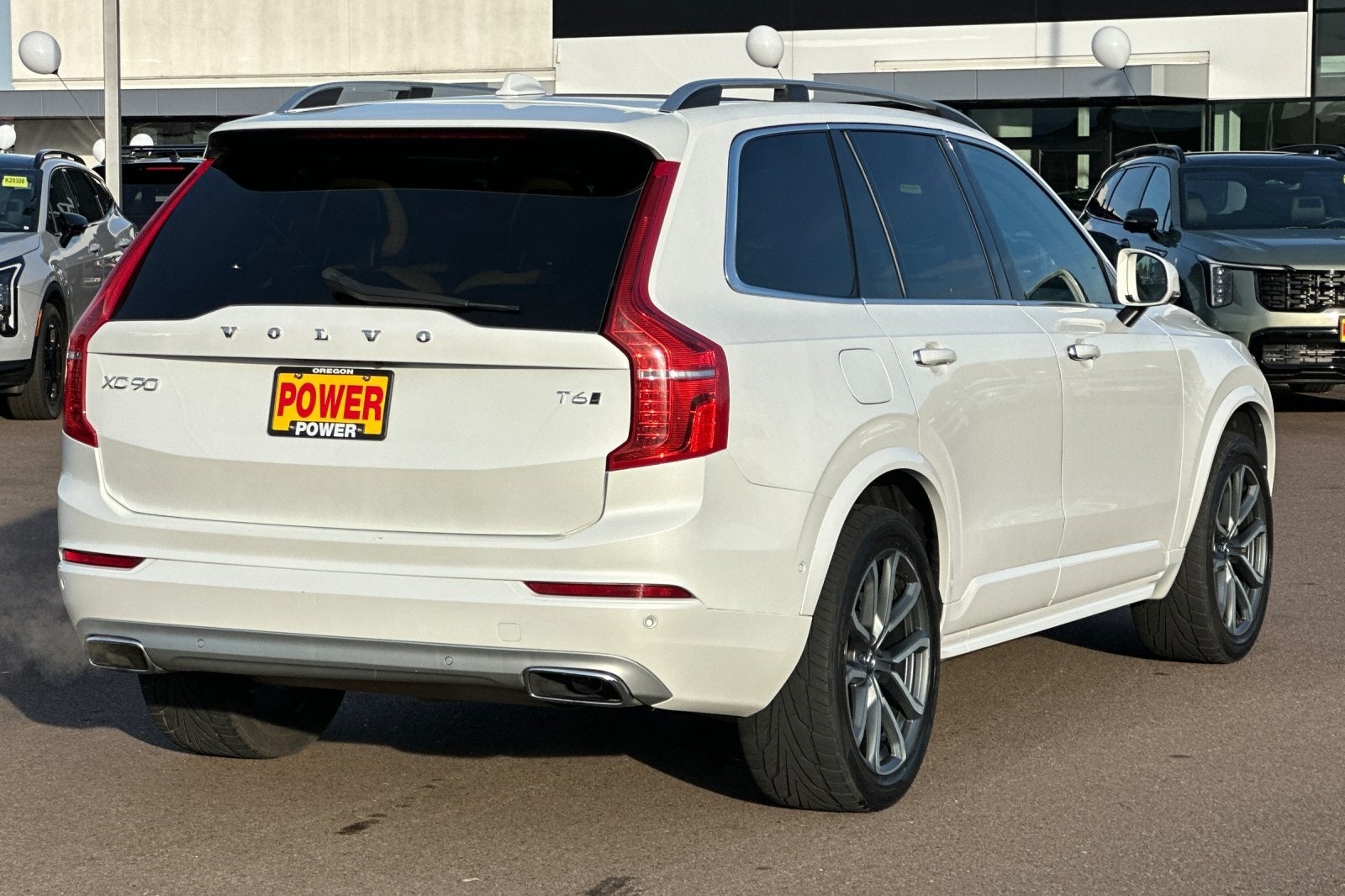 2017 Volvo XC90 T6 Momentum