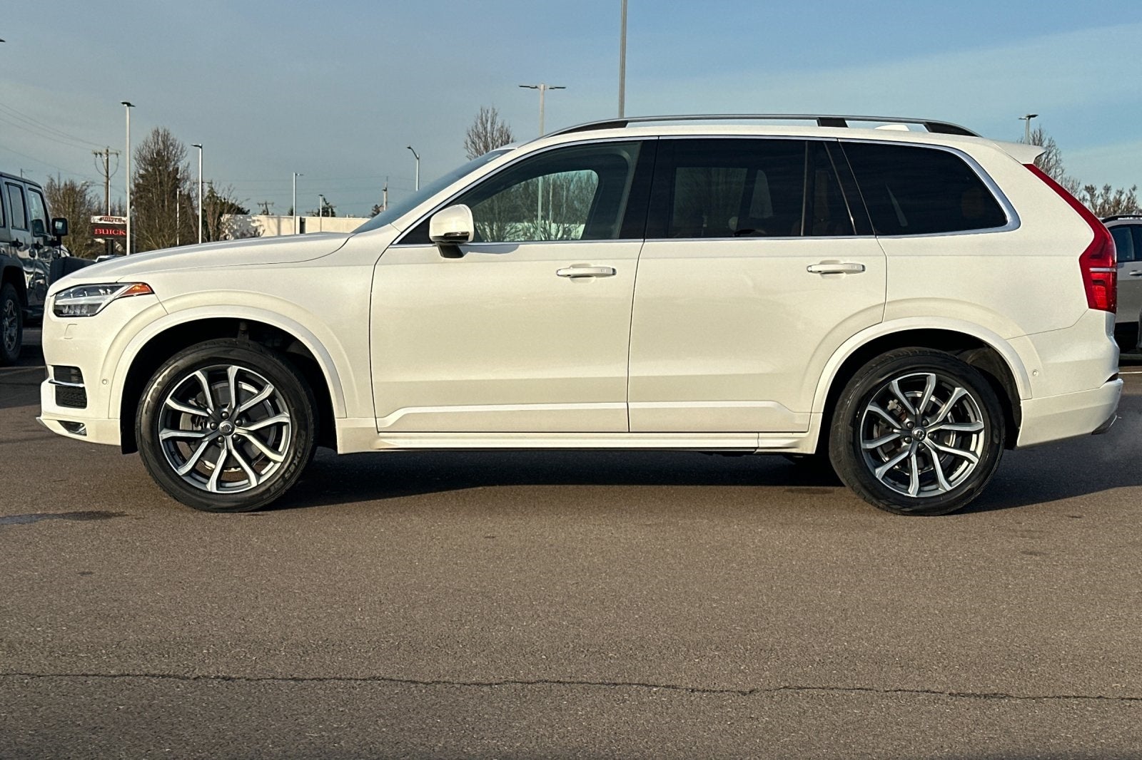 2017 Volvo XC90 T6 Momentum