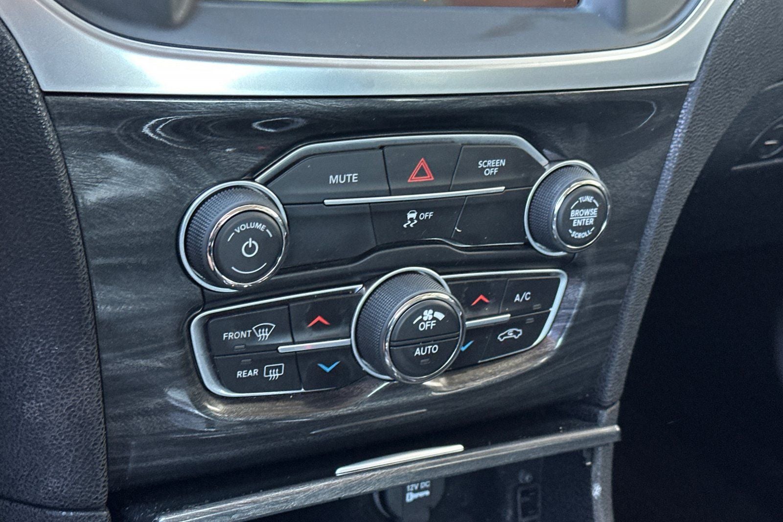 2017 Chrysler 300 Limited