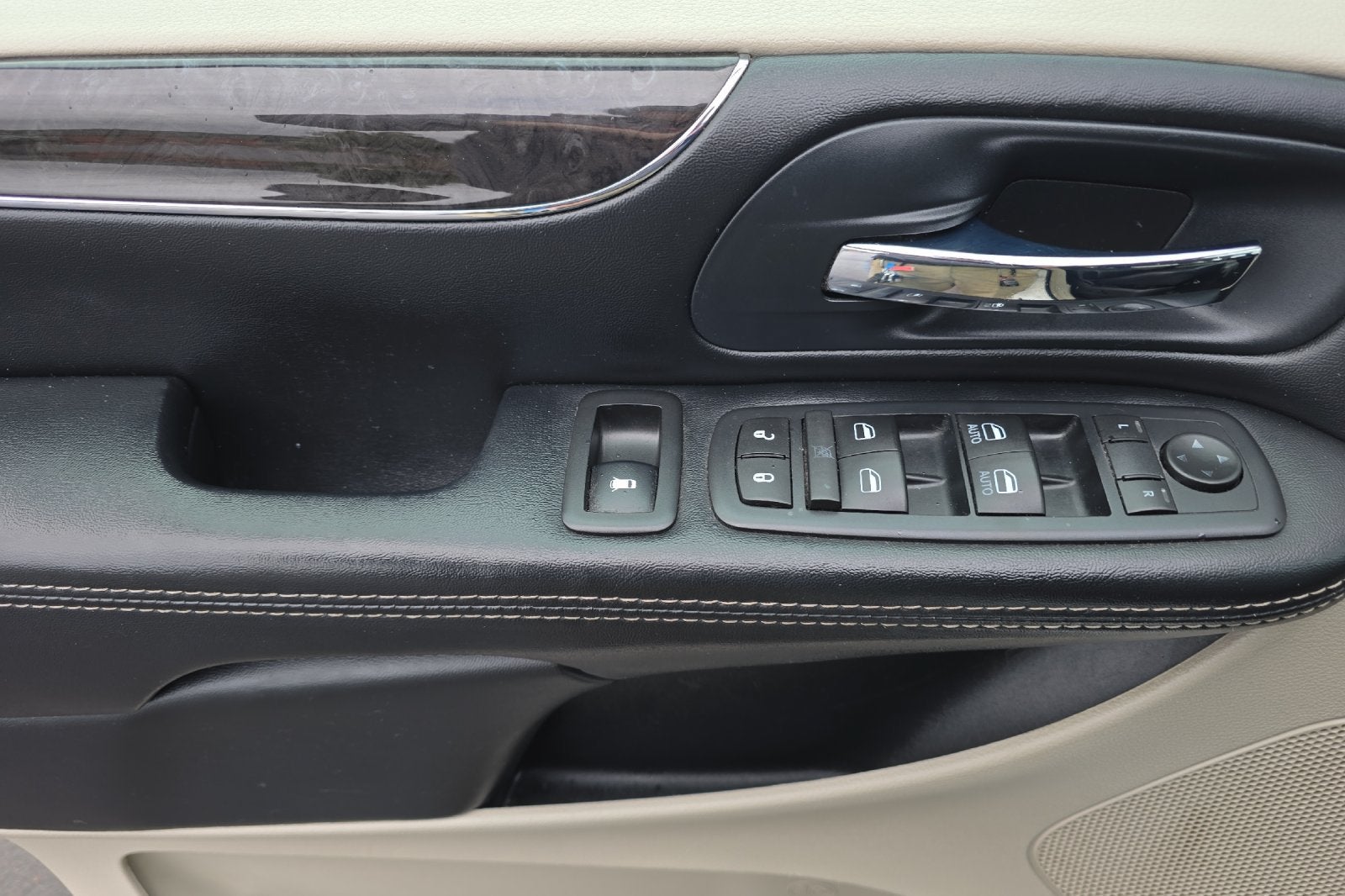 2016 Chrysler Town & Country Touring