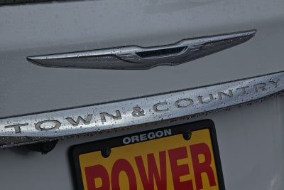 2016 Chrysler Town & Country Touring