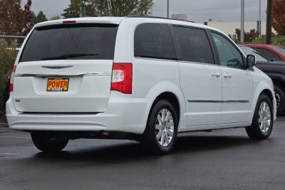 2016 Chrysler Town & Country Touring