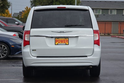 2016 Chrysler Town & Country Touring
