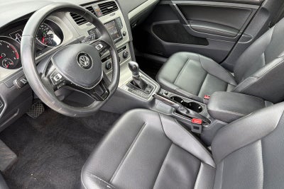 2016 Volkswagen Golf SportWagen SE