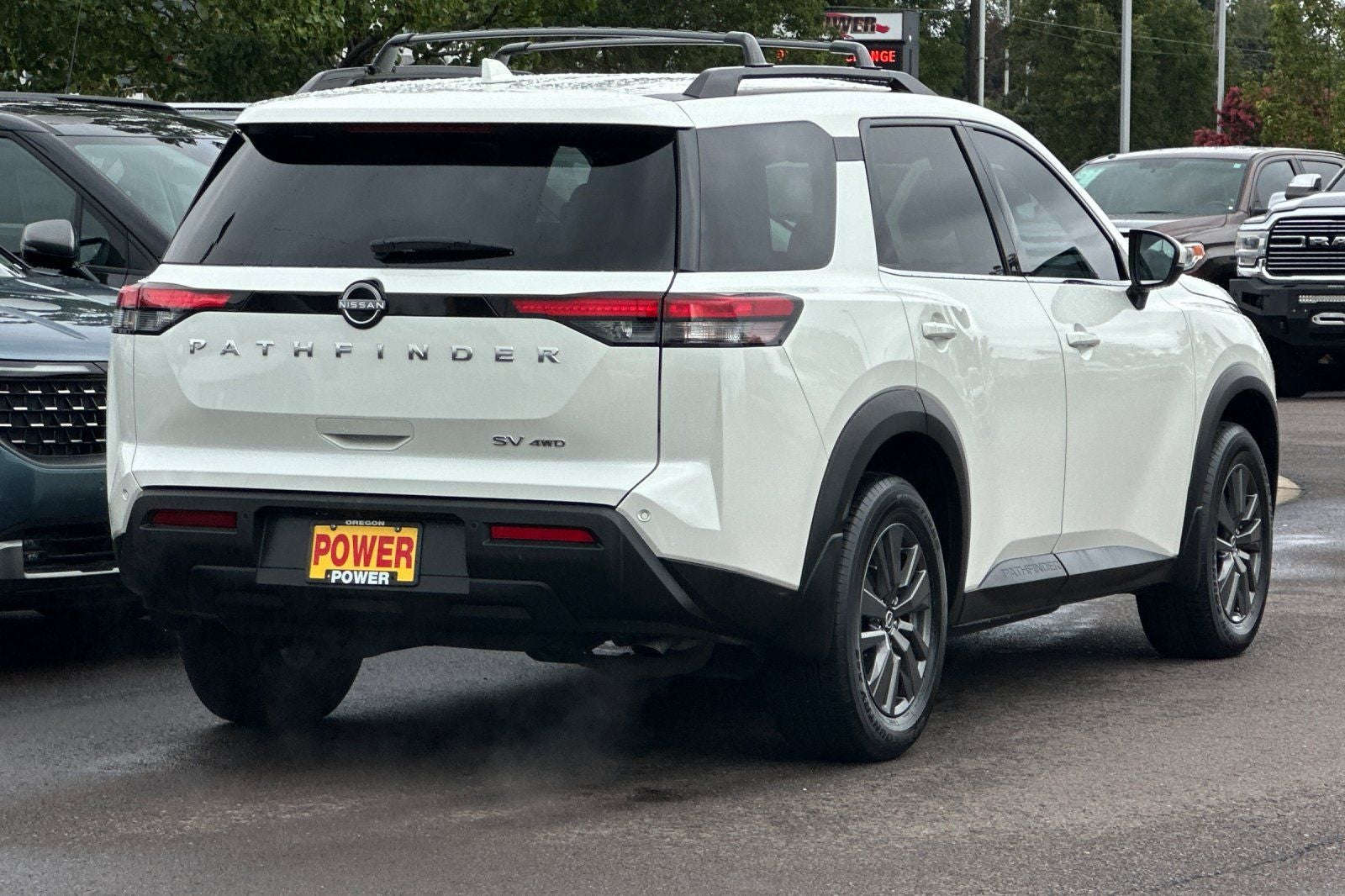 2022 Nissan Pathfinder SV