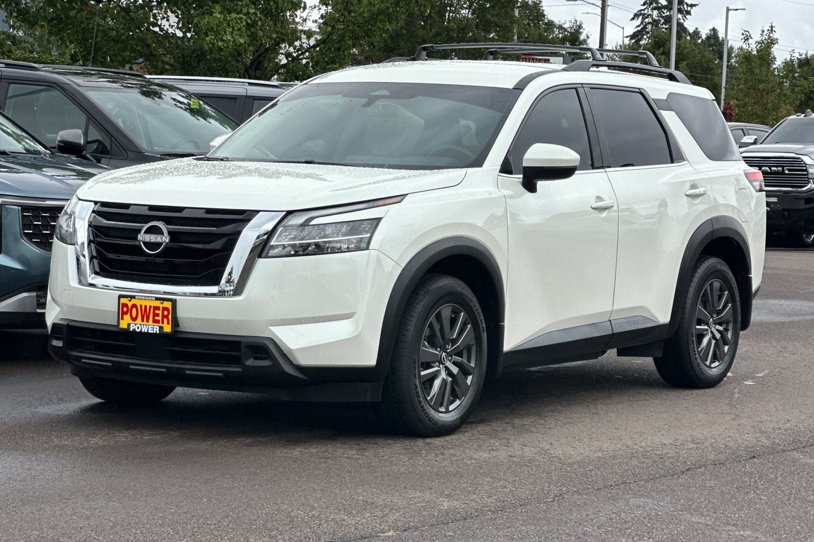 2022 Nissan Pathfinder SV