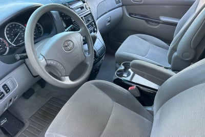 2004 Toyota Sienna LE