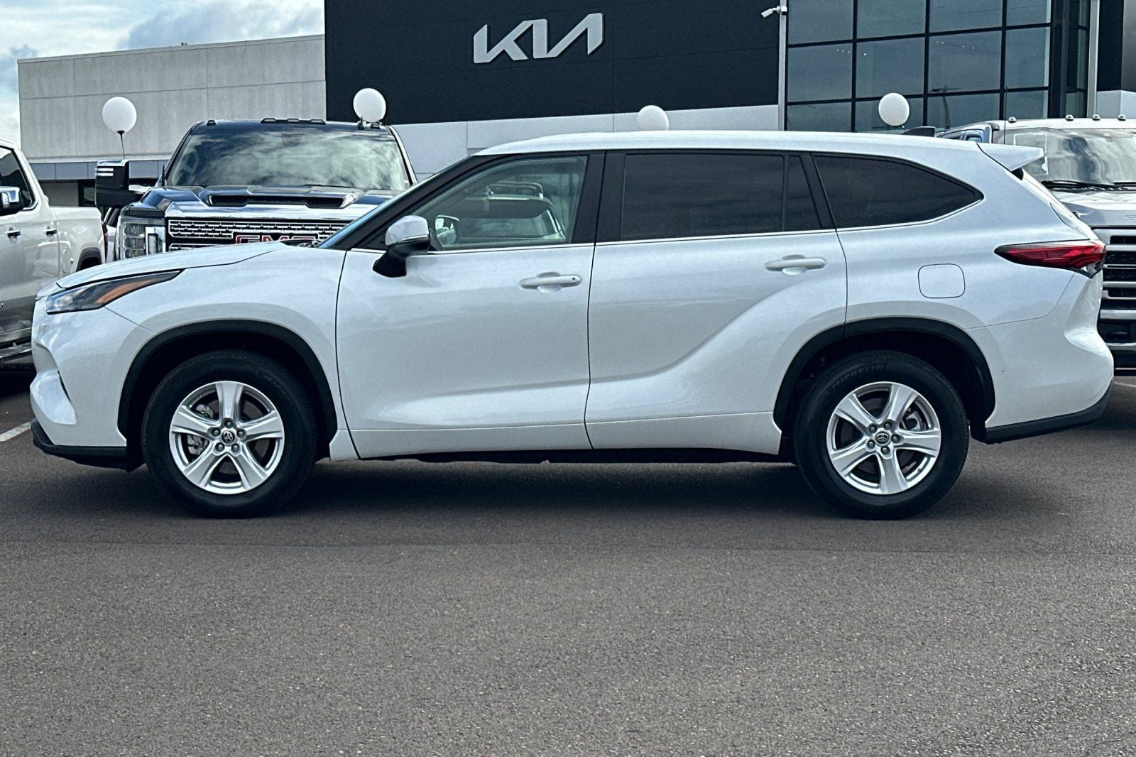 2023 Toyota Highlander LE