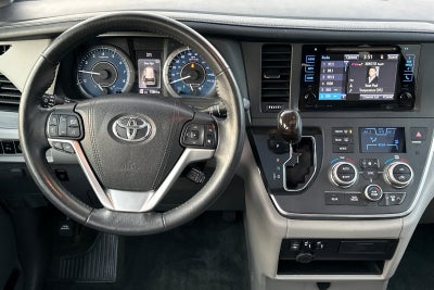 2017 Toyota Sienna XLE
