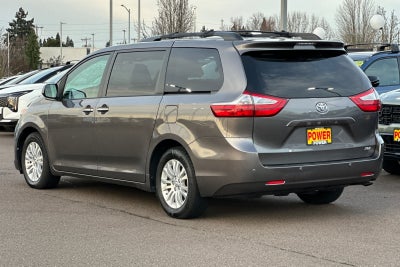 2017 Toyota Sienna XLE