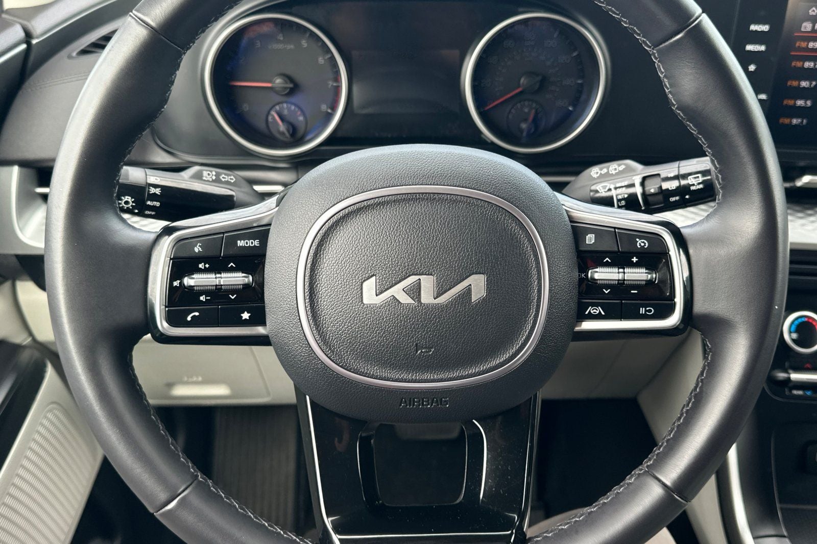 2024 Kia Carnival LX