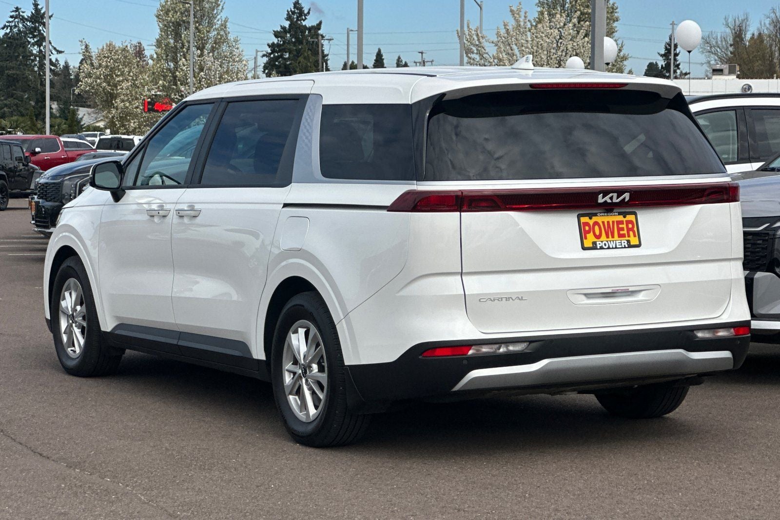 2024 Kia Carnival LX