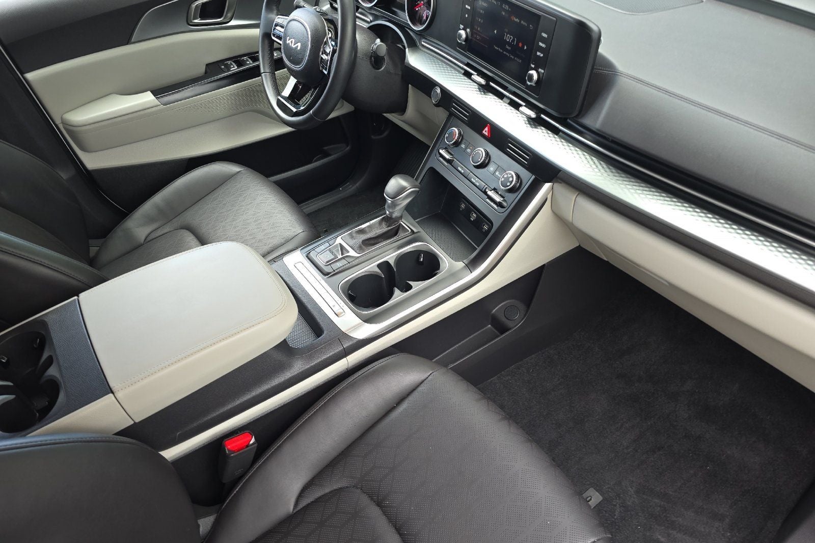 2024 Kia Carnival LX