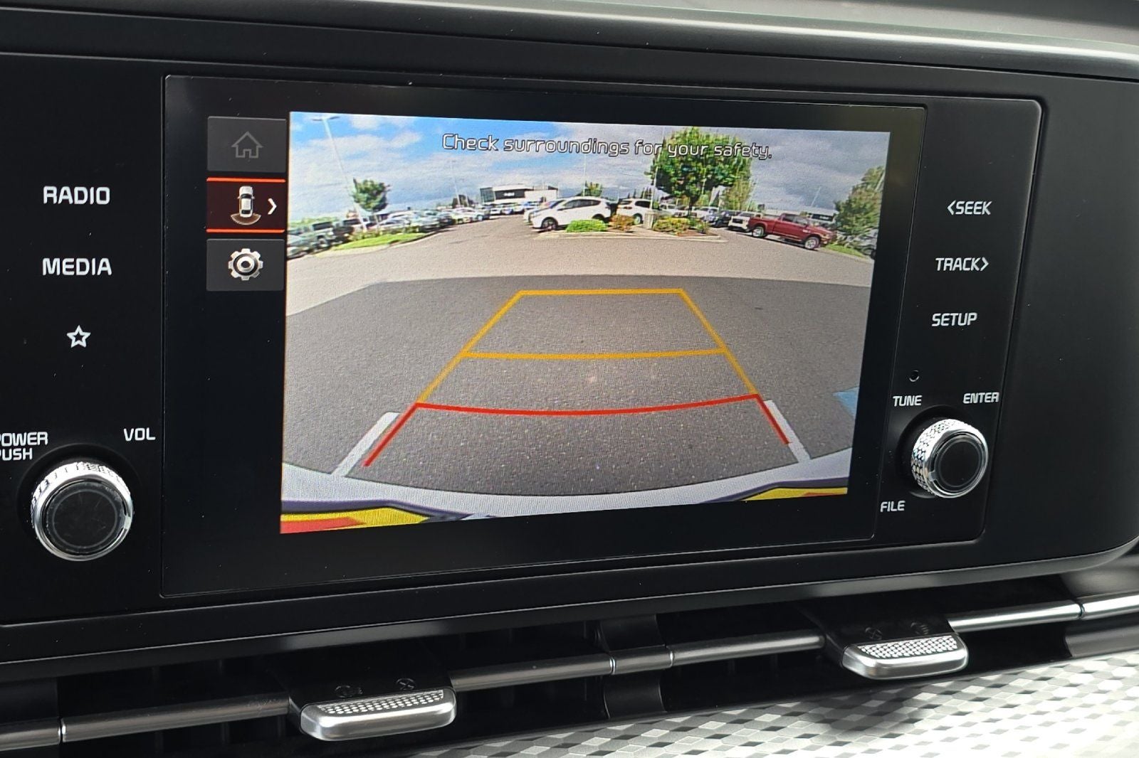 2024 Kia Carnival LX