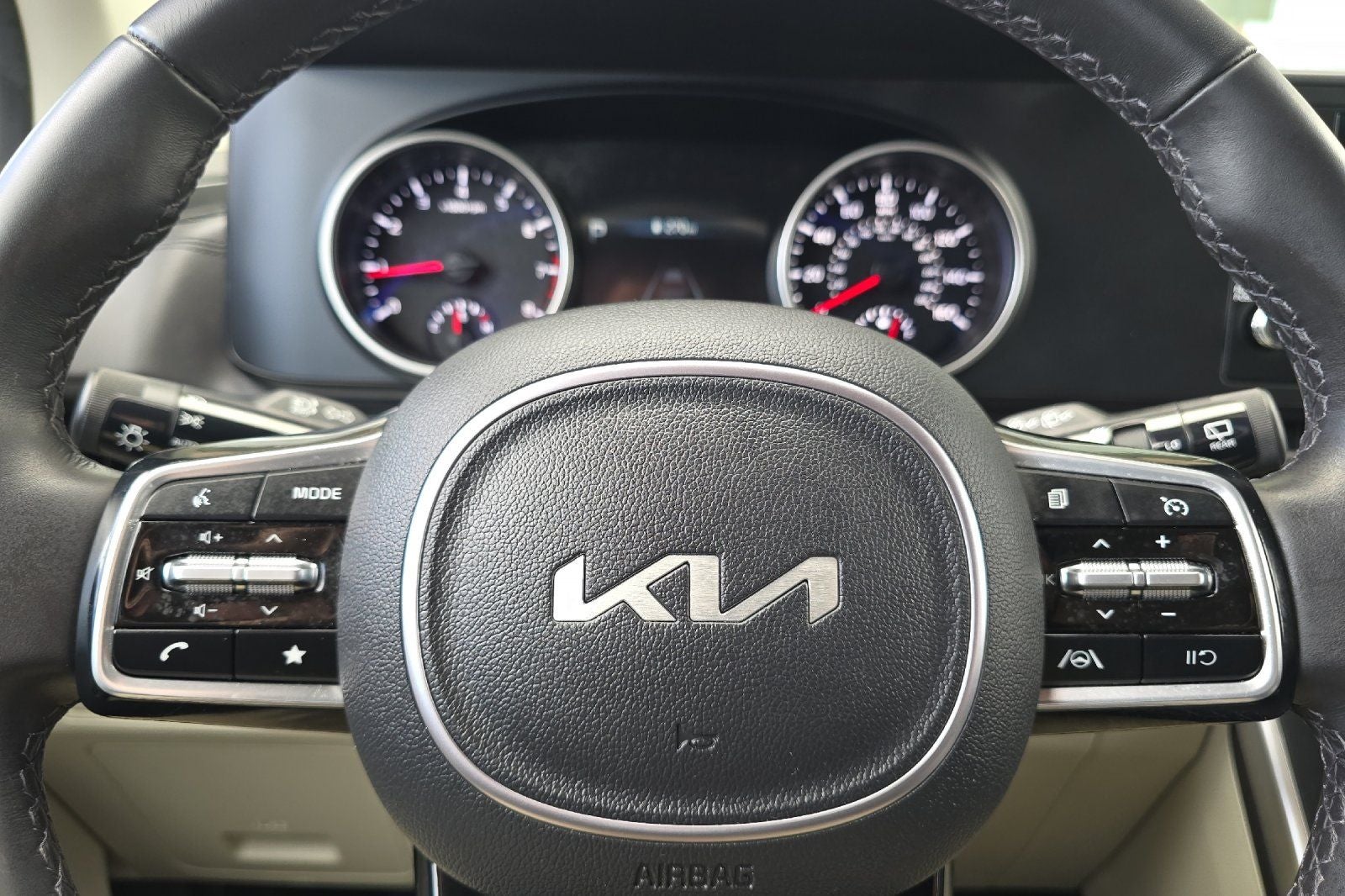 2024 Kia Carnival LX