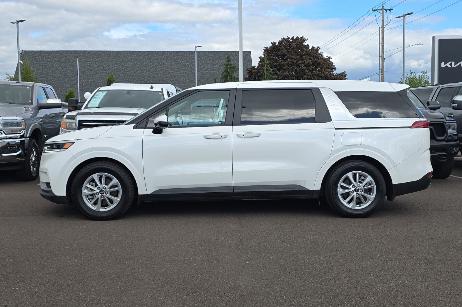 2024 Kia Carnival LX