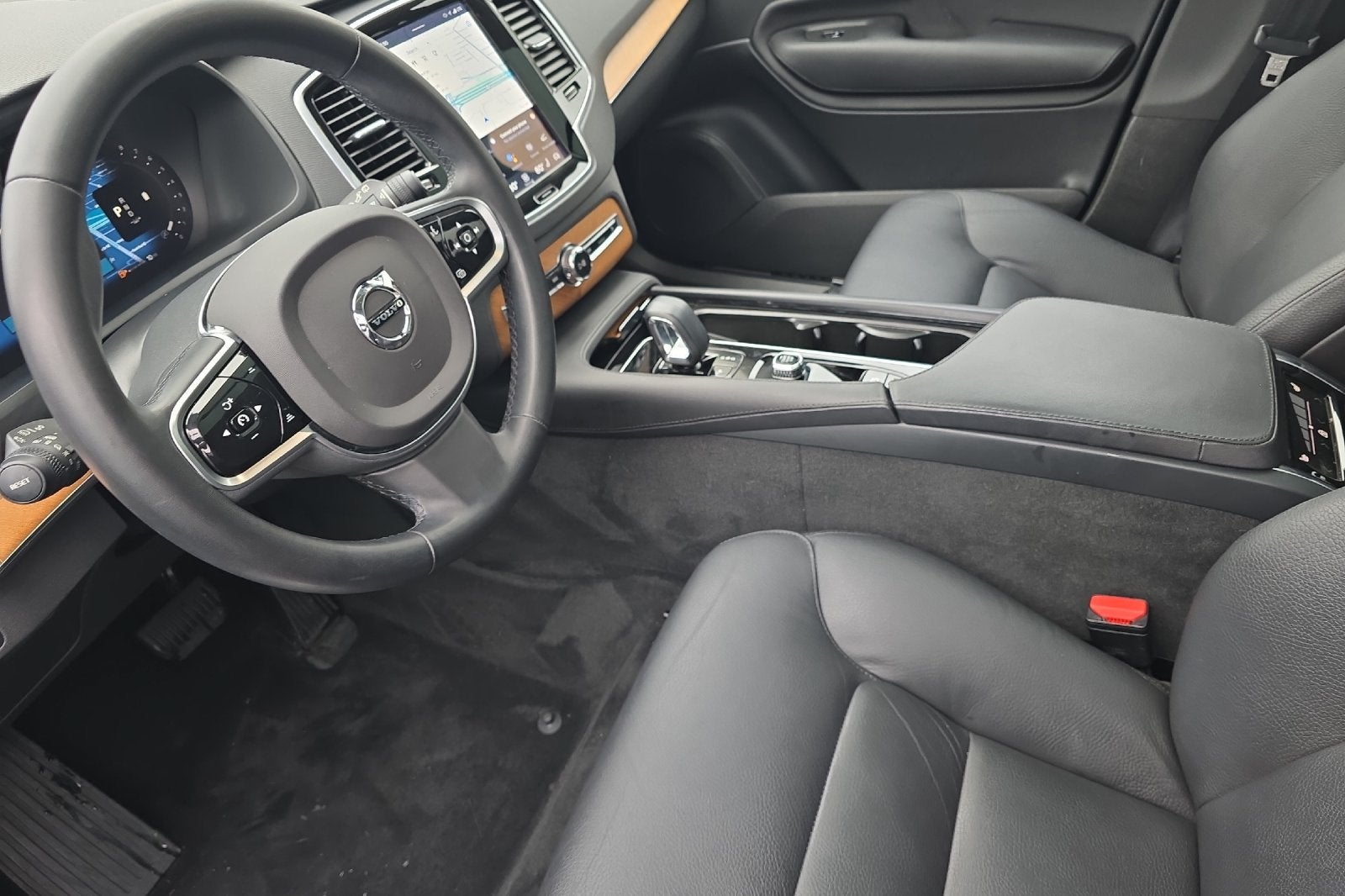 2023 Volvo XC90 B5 Plus