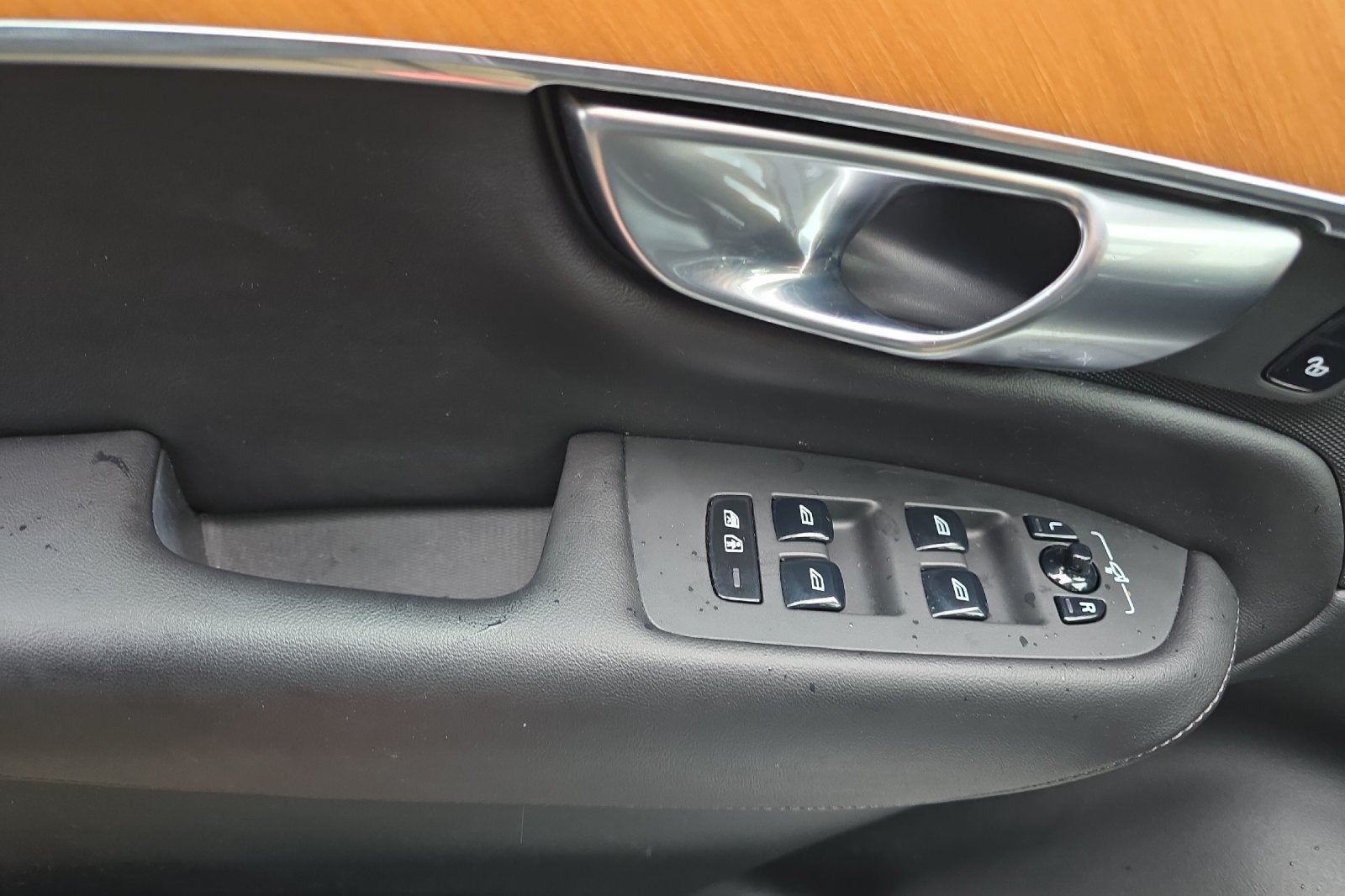 2023 Volvo XC90 B5 Plus