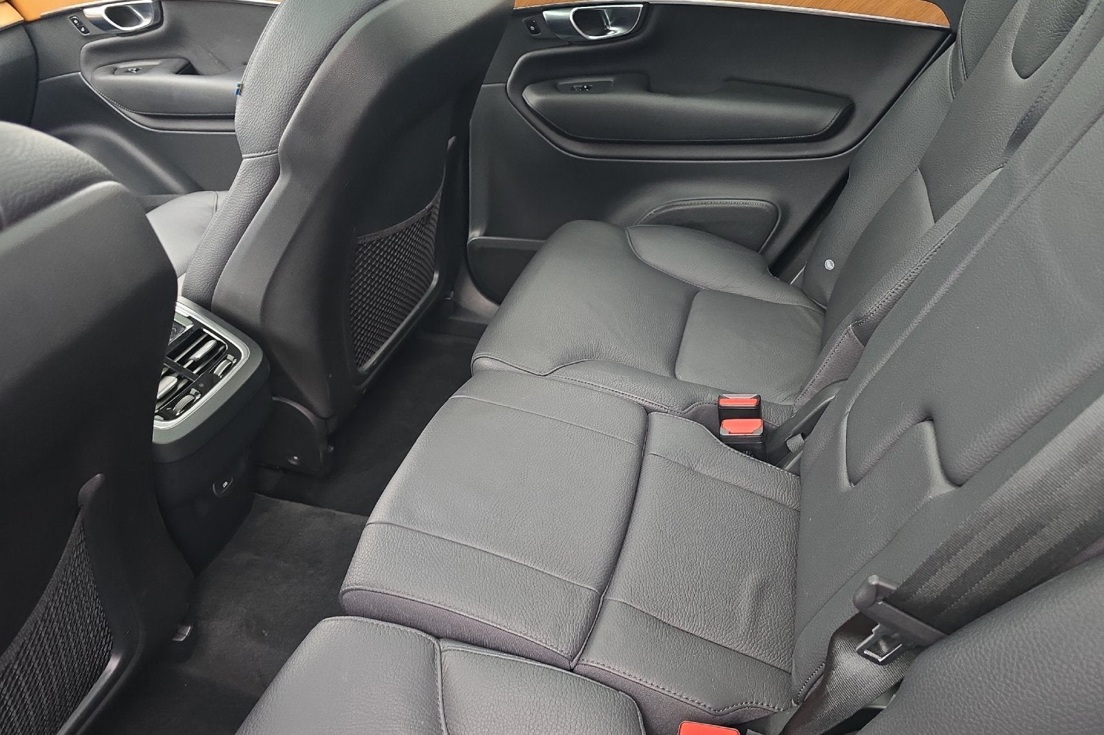 2023 Volvo XC90 B5 Plus