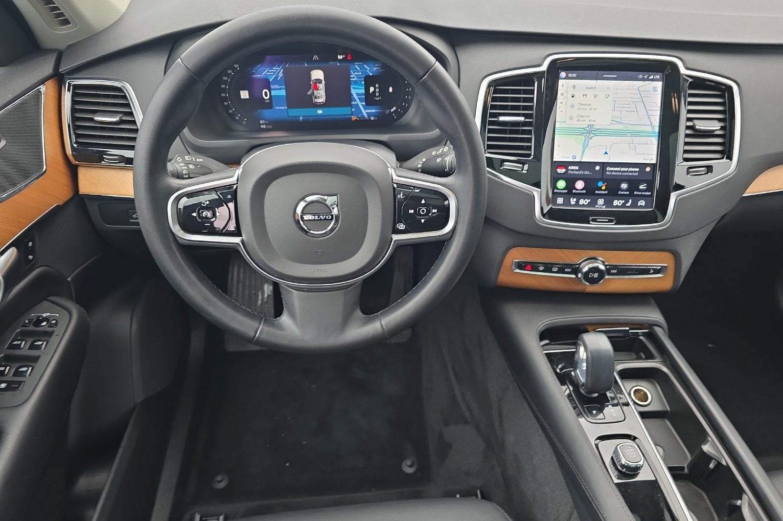 2023 Volvo XC90 B5 Plus