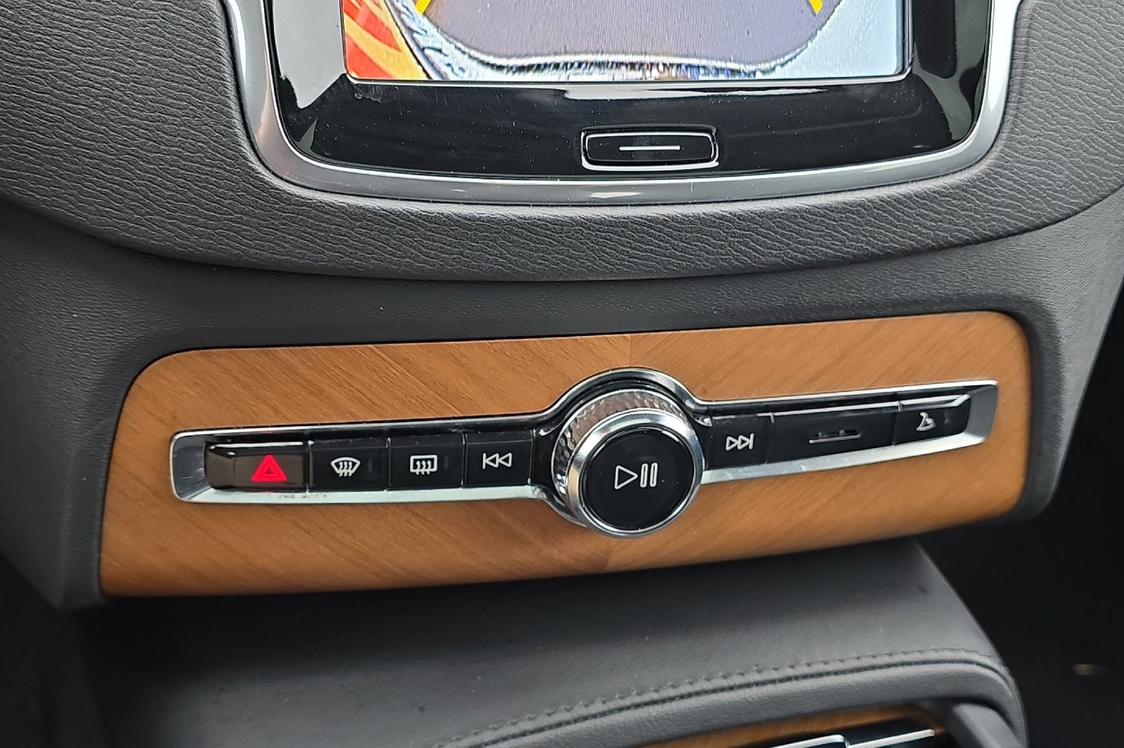2023 Volvo XC90 B5 Plus